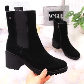 Bottes Jodhpur en cuir suédé sur le poteau, isolés noir Filippo le noir 1
