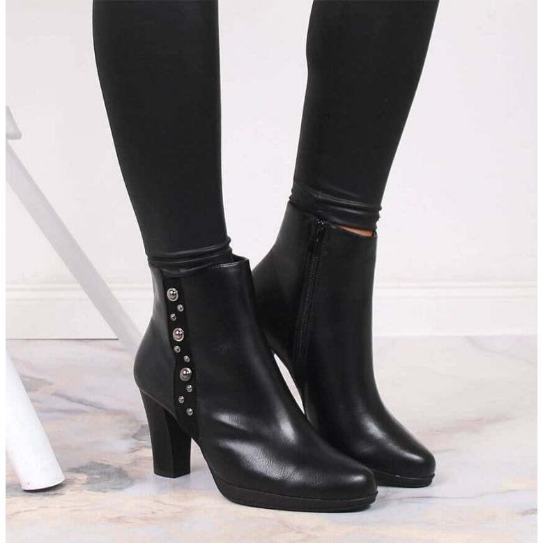 Bottes sur le poteau avec la décoration de l'isolé Jezzi W JEZ384 noir 2