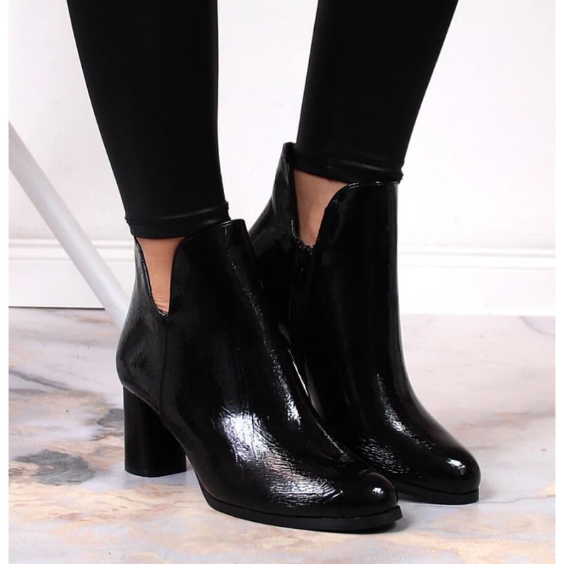 Bottes laquées sur le poteau isolées Jezzi W JEZ385A le noir 2