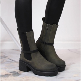 Bottines Chelsea pour femmes sur le poteau, daim Jezzi vert chaud 7