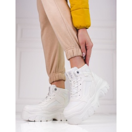 Trappeurs féminins sur la plateforme Big Star KK274369 blanc 1