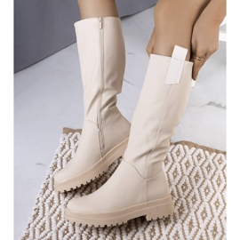 Bottes beiges isolées de Campoli 1