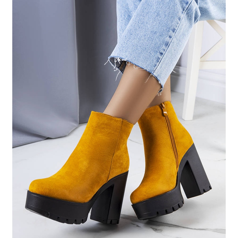BM Bottines moutarde sur un poteau Raelynn haut jaune 1