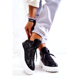 Chaussures de sport isolées noires pour femmes 1