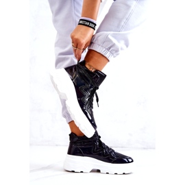 Chaussures de sport isolées noires pour femmes 2