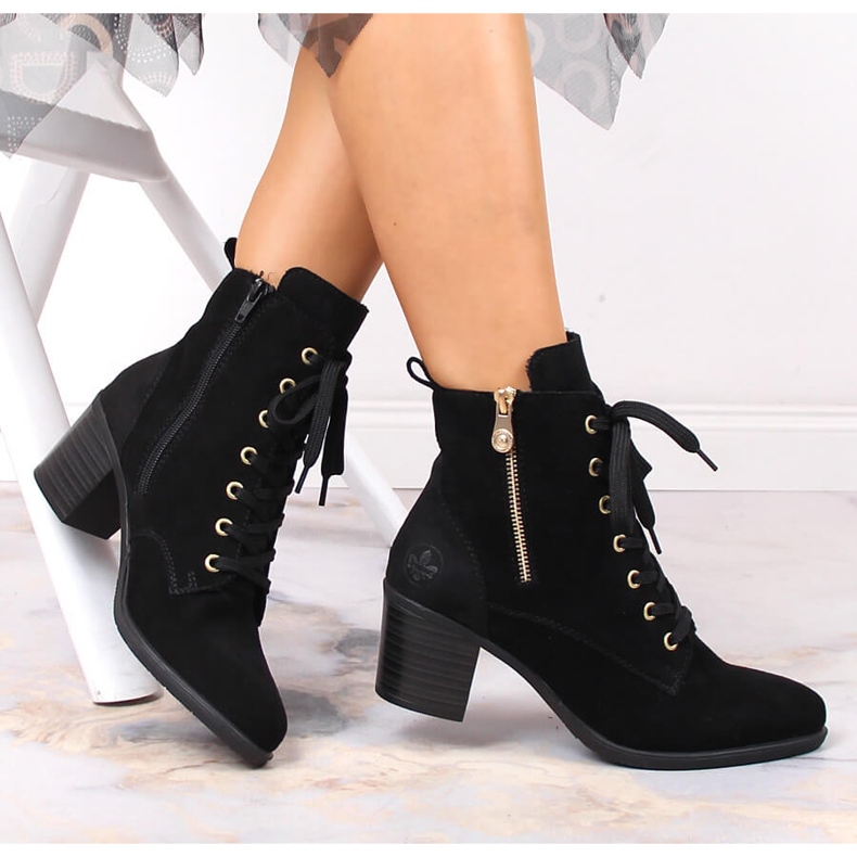 Bottes en cuir suédé noir Rieker Y2022-00 sur le poteau le noir 1