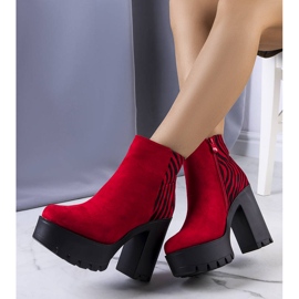 BM Bottines rouges sur un haut poteau Khalid 1