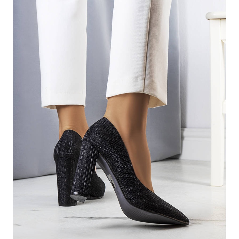 PA1 Escarpins noirs sur le post Theiss le noir 1