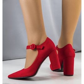 PA1 Escarpins rouges sur le poste Keller 1