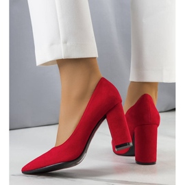 PA1 Escarpins rouges sur le poteau de Melvil 1 PA1 Escarpins rouges sur le poteau de Melvil 1