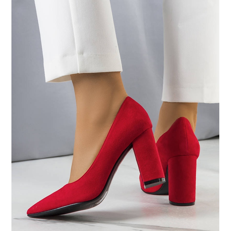 PA1 Escarpins rouges sur le poteau de Melvil 1 PA1 Escarpins rouges sur le poteau de Melvil 1