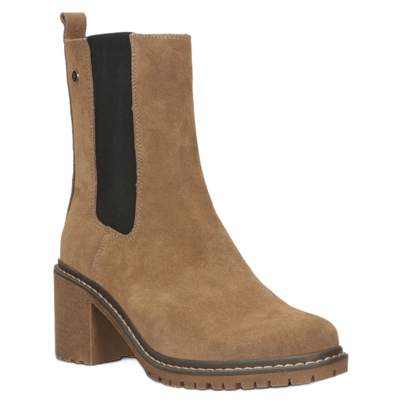 Bottes en daim en cuir sur le poteau isolées Filippo W PAW392B beige 2