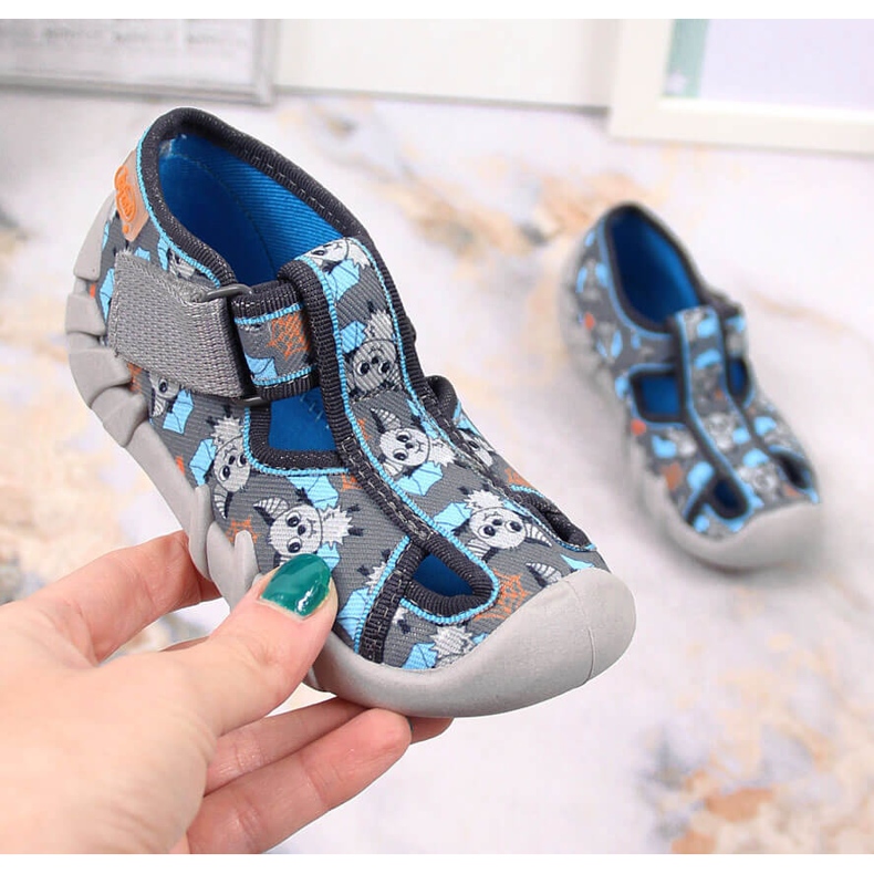 Chaussons pour enfants velcro avec une chauve-souris Befado gris 2