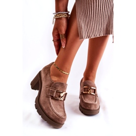 PL5 Chaussures élégantes Harmell beige foncé sur un pilier avec un ornement doré 4