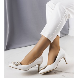 BM Escarpins blancs à talons hauts Lukis 1