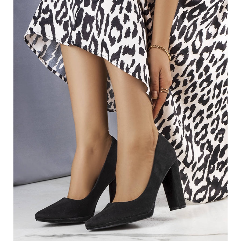 BM Les escarpins noirs à talons hauts d'Emma 1