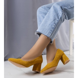 PA1 Escarpins à talons jaunes de Sadilla 1