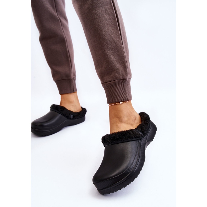 PM2 Chaussons chauds en mousse pour femmes Crocs Black Cova noir 2
