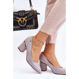 Escarpins à talons hauts en daim classiques avec embellissements Derren gris 3