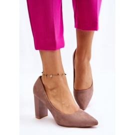 Escarpins en daim sur des talons Estellia beiges à la mode 5