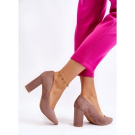 Escarpins en daim sur des talons Estellia beiges à la mode 6