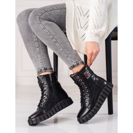 W. Potocki Les travailleuses sur la plateforme Shelovet noir 1