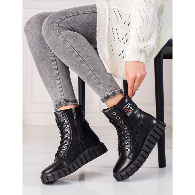 W. Potocki Les travailleuses sur la plateforme Shelovet noir 1