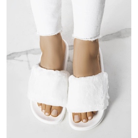 PA1 Claquettes blanches avec fourrure Ivoire 1