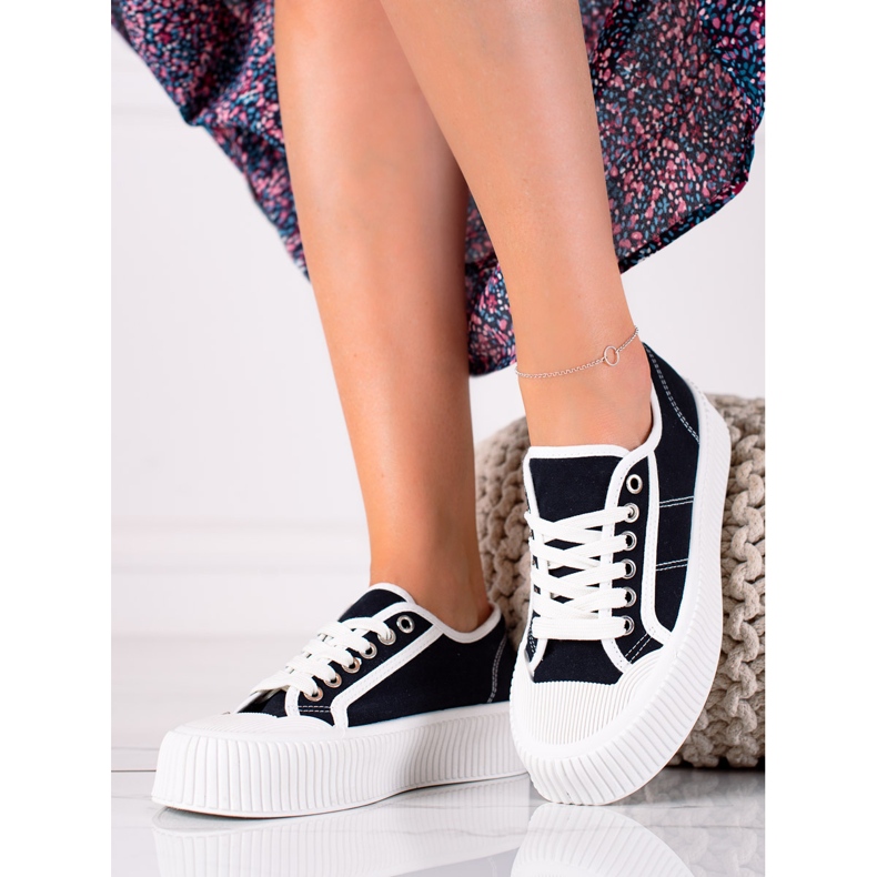 SHELOVET Des baskets sur une large plateforme le noir 2 SHELOVET Des baskets sur une large plateforme le noir 2