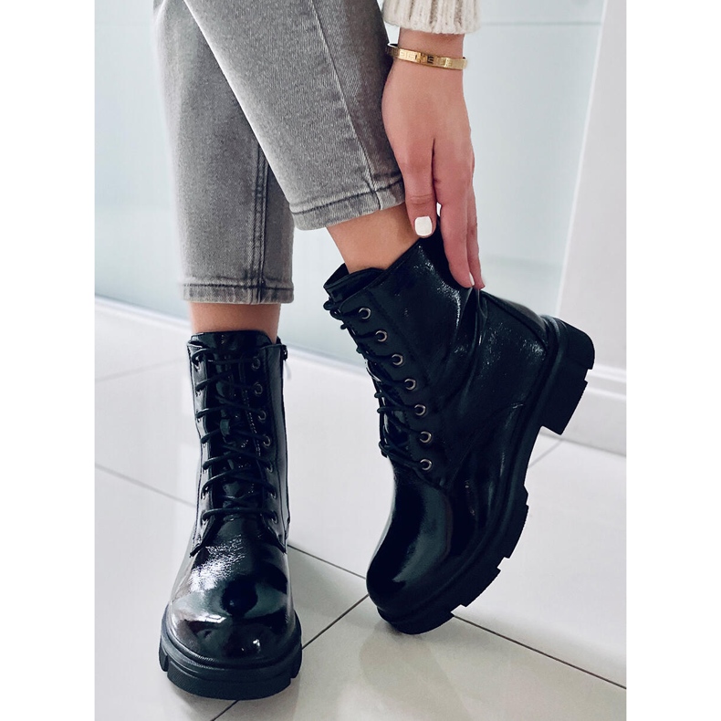 PA1 Bottines à lacets laquées par Neil Black le noir 1