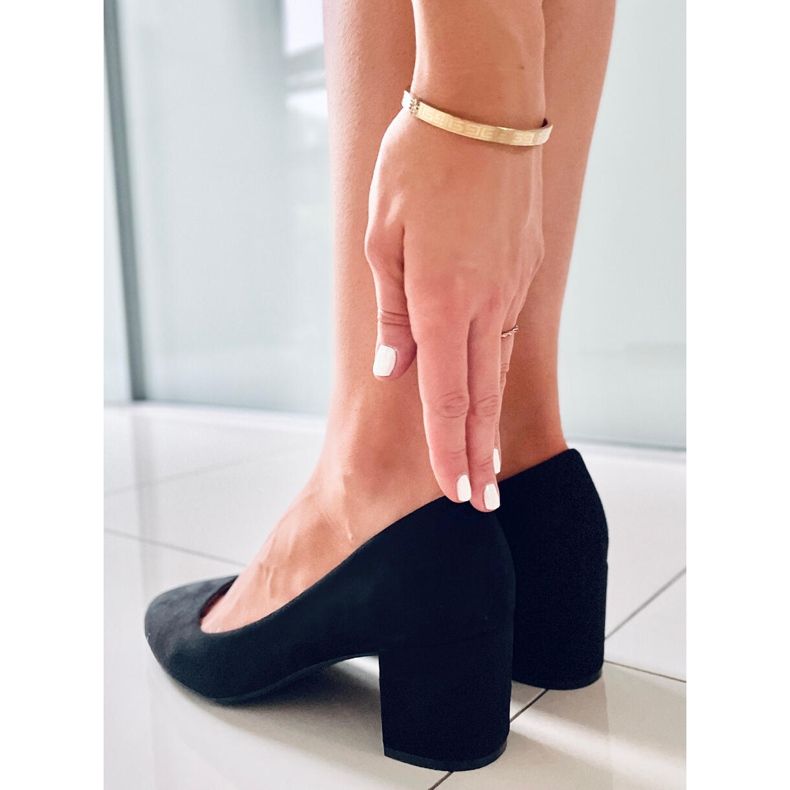 Escarpins à talons bas de Louise Black le noir 1