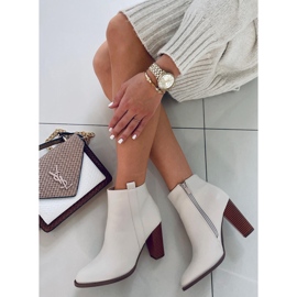 Bottes classiques Alona Beige sur le poteau 2