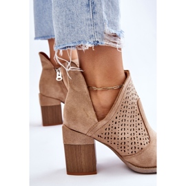 PM1 Bottes découpées en daim beige Layne 8