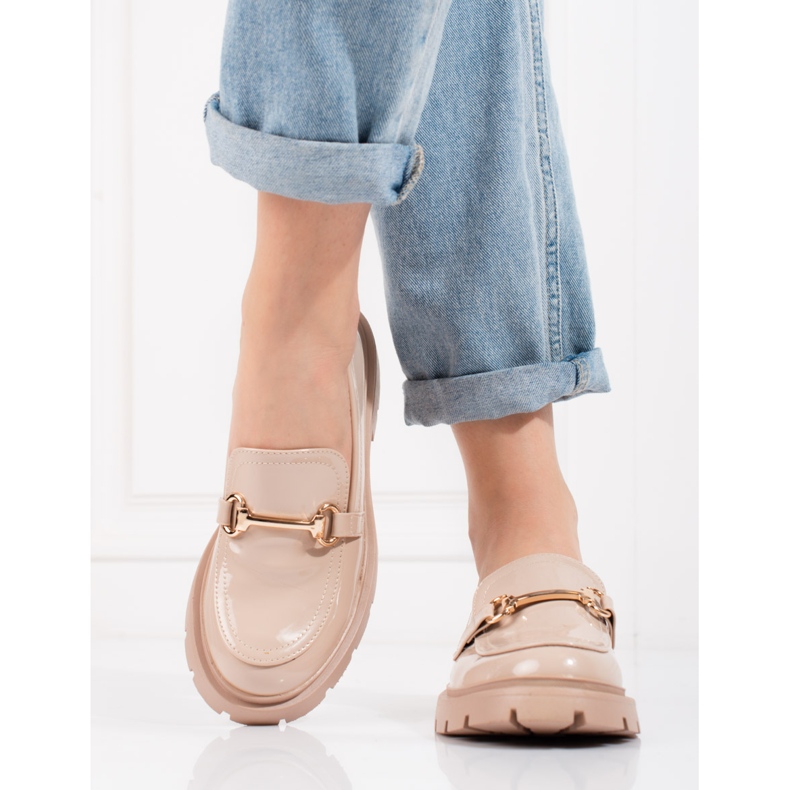 Chaussures laquées beiges de Shelovet 1 Chaussures laquées beiges de Shelovet 1