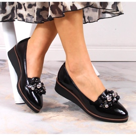 Chaussures compensées laquées noires avec perles Potocki SZ12031 le noir 1