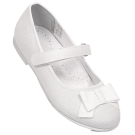 Ballerines de communion pour filles blanc brillant avec velcro Kornecki 6802 blanche 1 Ballerines de communion pour filles blanc brillant avec velcro Kornecki 6802 blanche 1