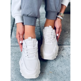 Chaussures de sport femme beiges à semelle haute 1