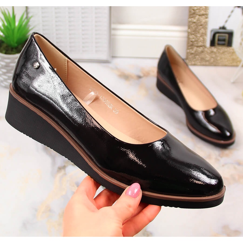 Chaussures compensées laquées noires pour femmes Vinceza 10865 le noir 1