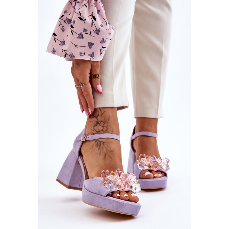 PS1 Sandales à la mode avec des cristaux sur des talons massifs Violet Garrett 1 PS1 Sandales à la mode avec des cristaux sur des talons massifs Violet Garrett 1