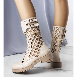 PA1 Bottes beiges ajourées de Minks 1