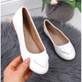 Ballerines pour filles avec un coeur blanc par Vinceza 1