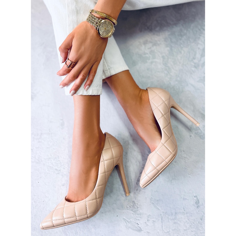 BM Raquel Nude escarpins matelassés à talons hauts beige 1