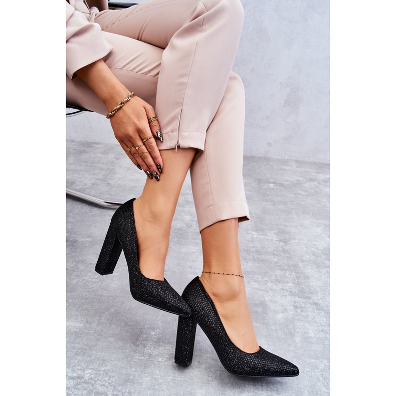 Escarpins brillants sur talon noir le noir 4