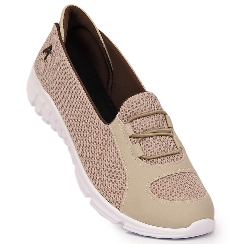 Chaussures de sport beiges confortables à enfiler d'Artiker 50C1167 2 Chaussures de sport beiges confortables à enfiler d'Artiker 50C1167 2