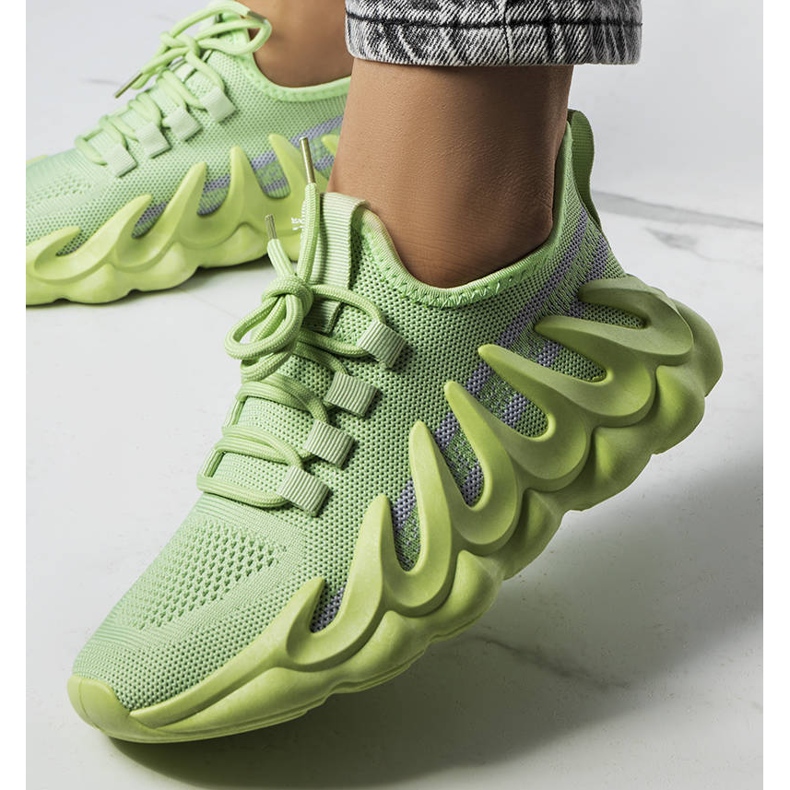 Baskets vertes sur une semelle Beth à la mode 1