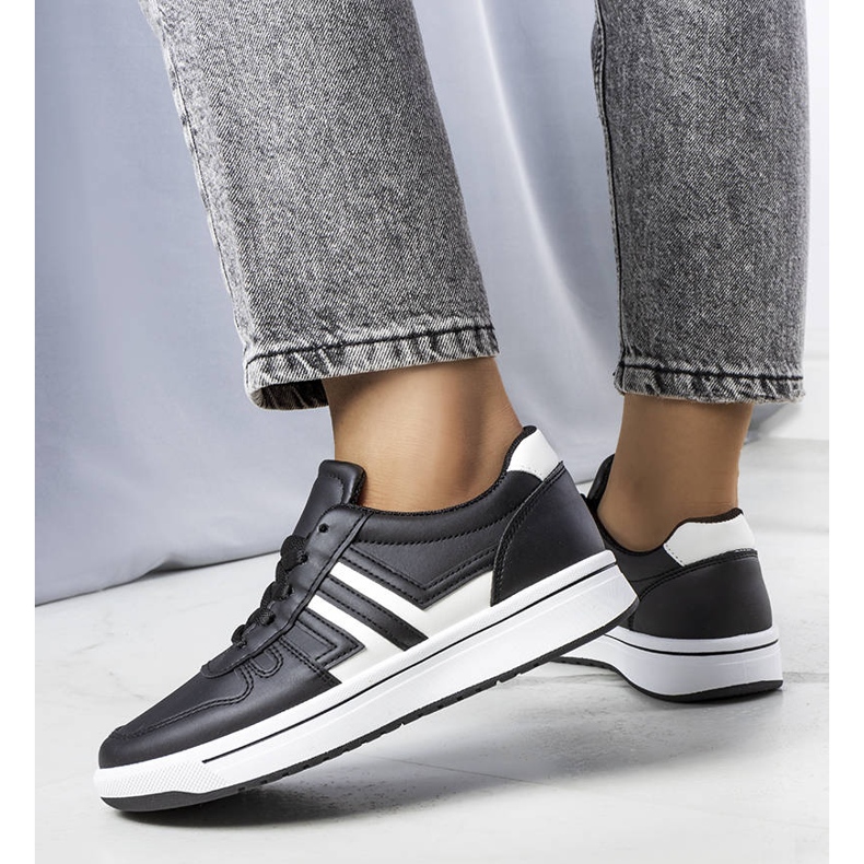 BM Baskets noires avec empiècements blancs Olympia 1