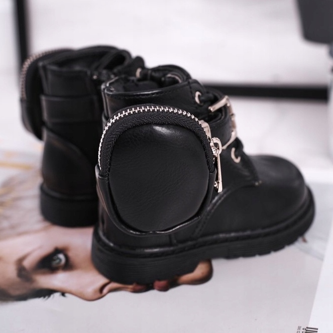 Bottes de jeune fille avec un sac à main noir 3