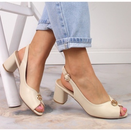 Sandales beiges pour femmes sur le poteau eVento 5480 1