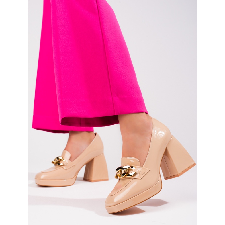 Escarpins à talons beiges de Vinceza 2
