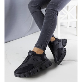 BM Baskets noires sur semelle massive Inez le noir 1